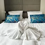 Cloud 9 King Size Bed-old Town View *